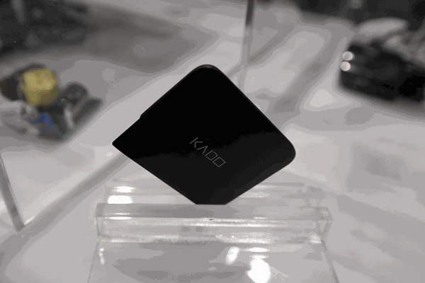 شاحن الأجهزة الذكية Kado يتناسب مع حجم محفظتك