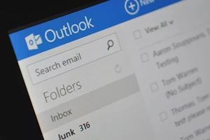 شركة  مايكروسوفت  تطلق خدمة اشتراك جديدة  Outlook Premium صورة 